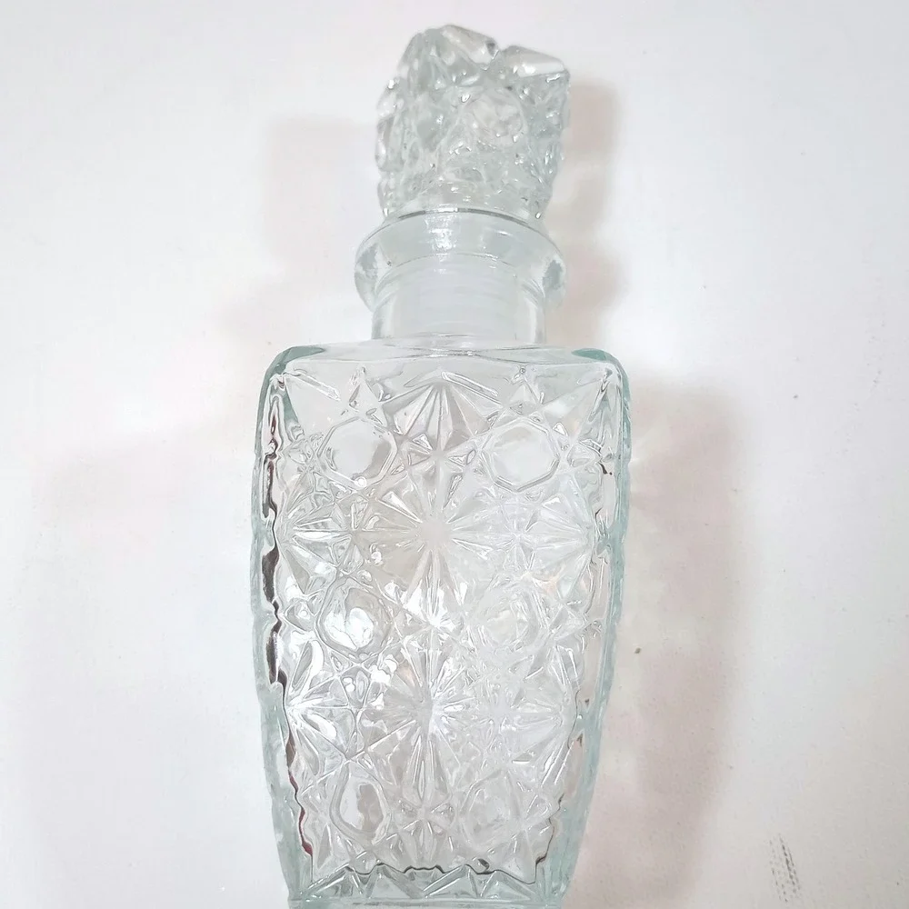 Vintage Glass Decanter Clear Starburst Diamond Cut Barware Stopper Excellent